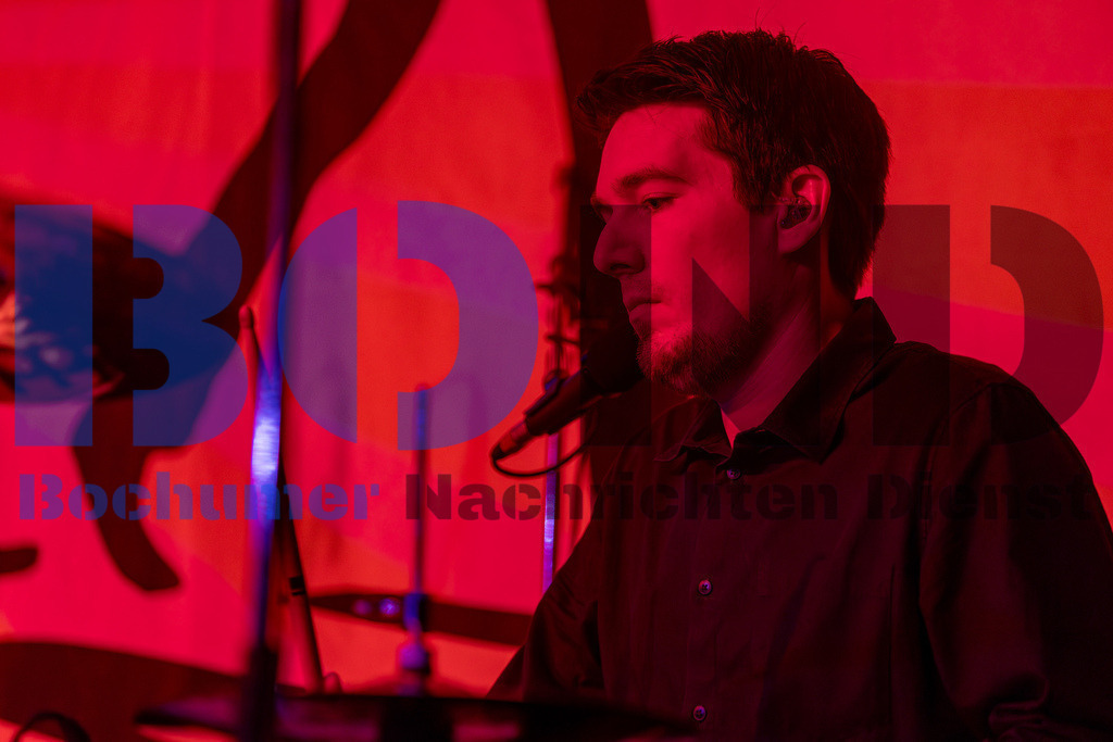 SES_GBAZEC20241227-83 | bond - Realisiert mit Pictrs.com