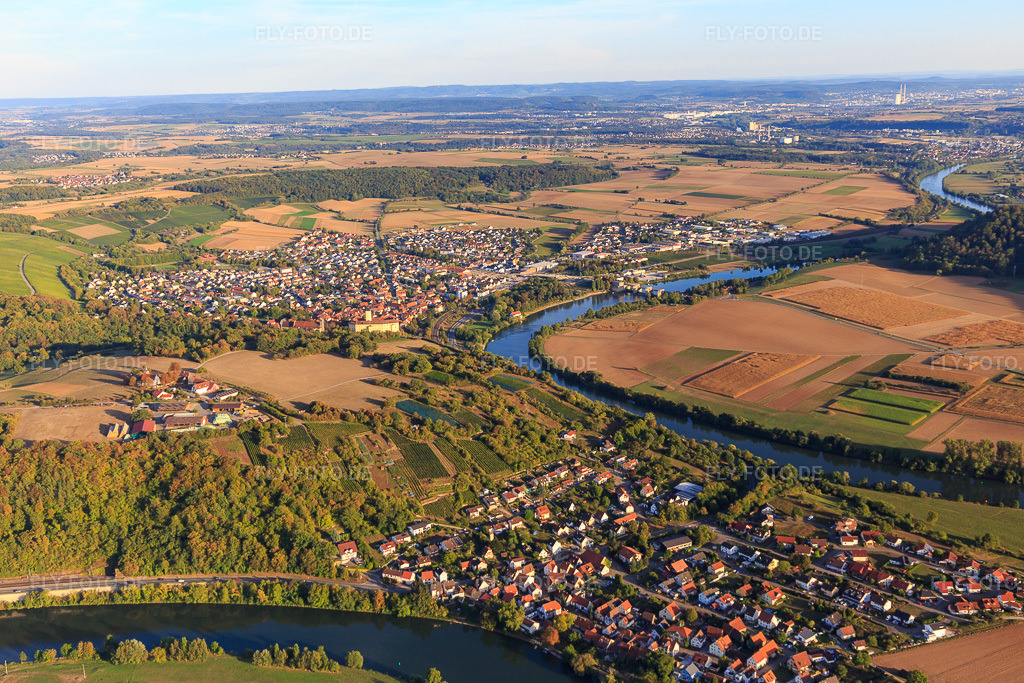 Luftbild: Dorfansicht in einer Neckarschleife vor Haßmersheim im Ortsteil Böttingen in Gundelsheim im Bundesland Baden-Württemberg in Deutschland. Foto: IMG_111506.jpg vom 09.09.2018 durch Werner Riehm/FLY-FOTO.de