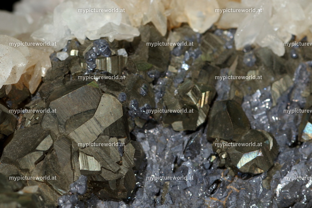 Pyrit-001 | Das Bilderarchiv über Tiere, Planzen und Landschaften. In der Bilddatenbank finden Sie ein große Auswahl an hochwertigen Bilder für Ihre Werbung - Realized with Pictrs.com