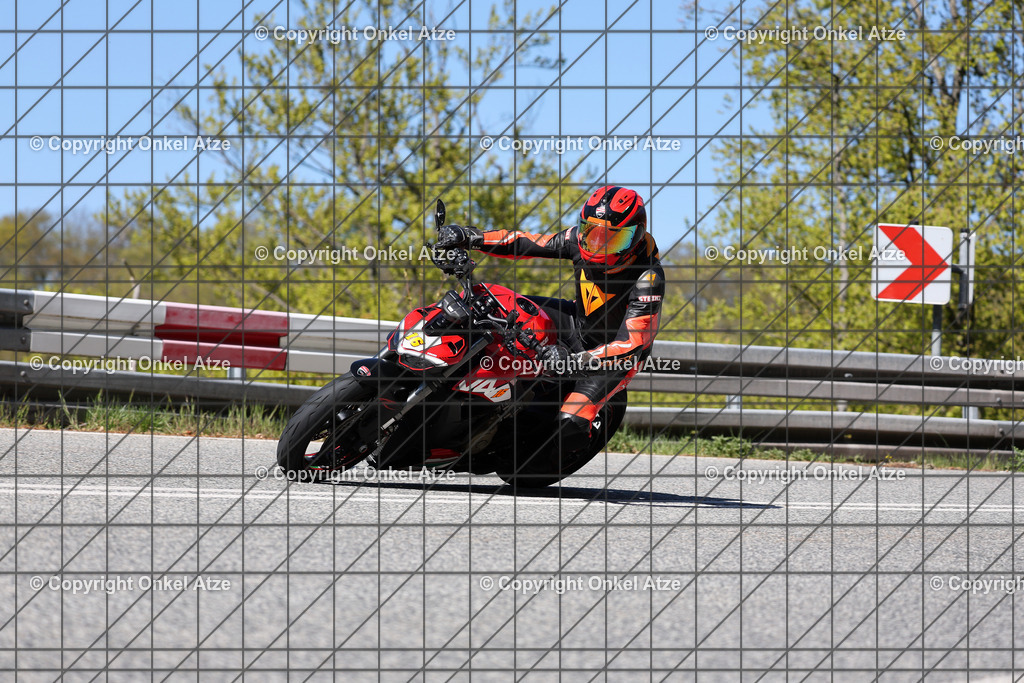IMG_8290 | Fotograf am Kyffhäuser. Onkel Atze. Kyffhäuser Rennstrecke. Café36. Motorsportfotografie. - Realisiert mit Pictrs.com