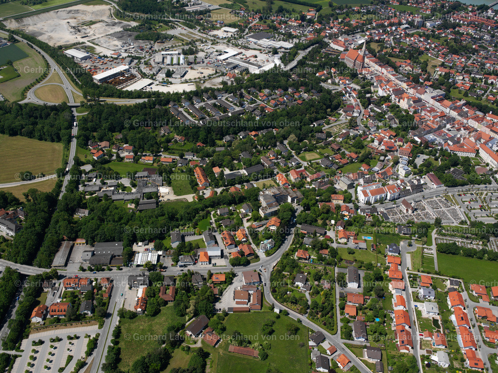 2600614 | NEUöTTING 09.06.2006 Industrie- und Gewerbegebiet  in Neuötting im Bundesland Bayern, Deutschland // Industrial and commercial area  in Neuötting in the state Bavaria, Germany Foto: Gerhard Launer