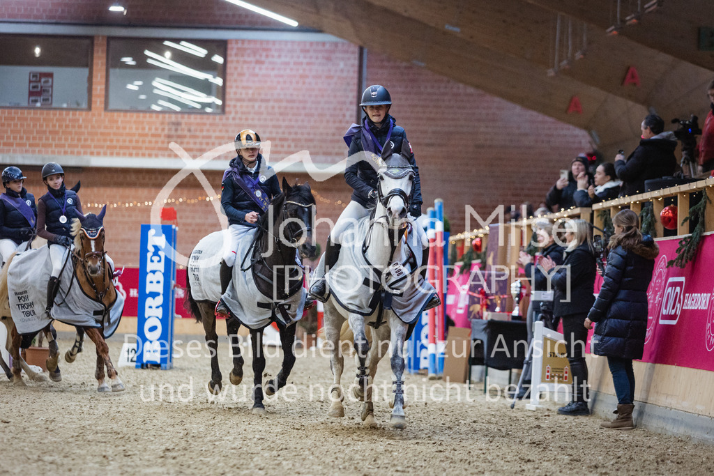 221127_Winterfestival_L-Spr_HPTTY-318 | Deine schönsten Turniermomente als professionelle Fotos! Entdecke hochwertige Pferdesport-Fotografie im Online-Shop. Jetzt Fotos finden & bestellen!