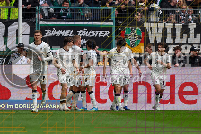04.04.2026, GER, Fussball, Herren, 1. BL, Saison 2025/2026, Borussia Mönchengladbach - 1. FC Heidenheim | Wael Mohya (Borussia Mönchengladbach) Torjubel, jubelt mit seiner Mannschaft nach dem Treffer zum 1:0 