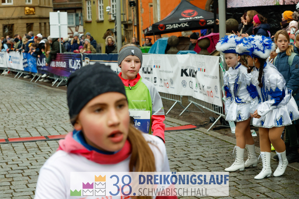 1700m Stadtwerke Jugendlauf | 3 Koenigslauf 2024 1700m Stadtwerke Jugendlauf - Realisiert mit Pictrs.com