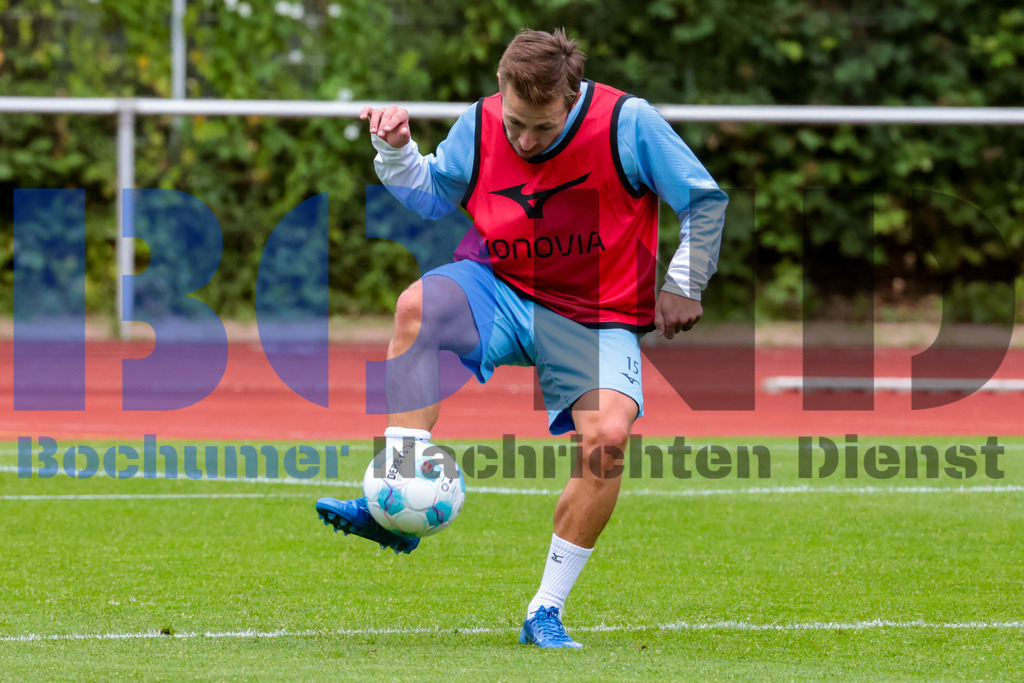 1. Fussball Bundesliga:  Trainingsauftakt VfL Bochum 1848 {date} -  | {headline}(Foto: Sebastian Sendlak / BOND)DFL regulations prohibit any use of photographs as image sequences and/or quasi-videos. - Realisiert mit Pictrs.com