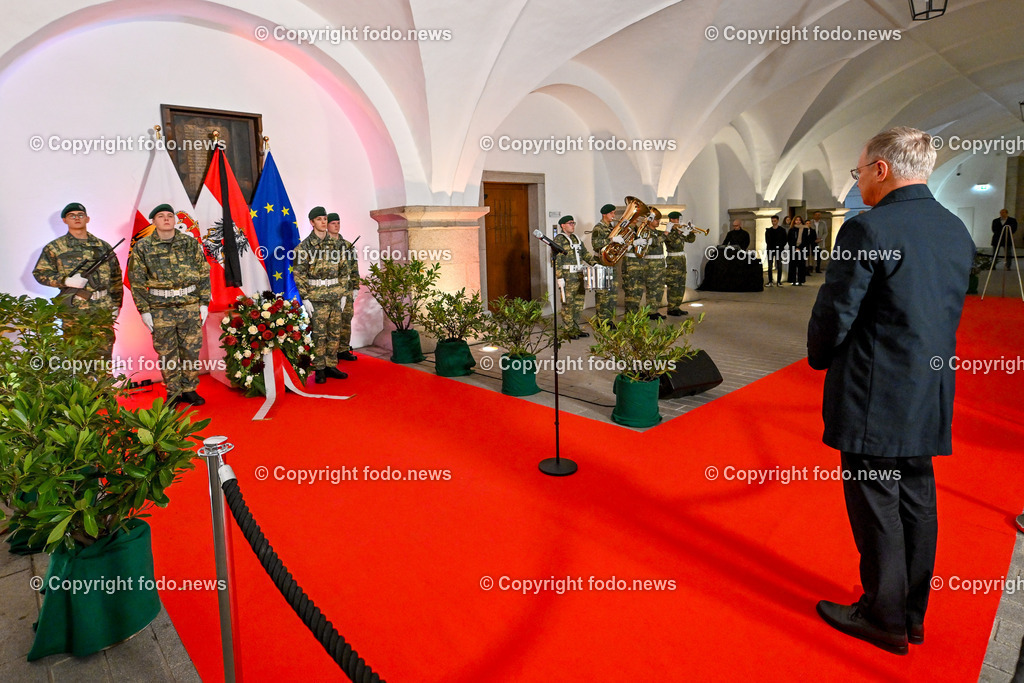 Kranzniederlegung mit LH Stelzer und VertreterInnen des Ooe. Landtags_ 31.10.2024-35 | 31.10.2024, Landhaus Linz AUT, Promenade, Kranzniederlegung 2024 zum Gedenken all jener, die in der Vergangenheit für Oberoesterreich Verantwortung getragen haben, im Bild LH Thomas Stelzer (VP, Landeshauptmann Ooe)