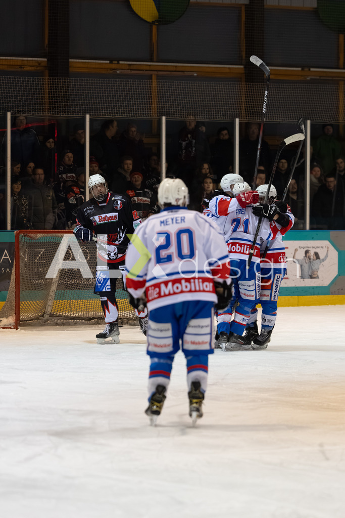 Eishockey I Herren I Saison 2025-2026 I Regio League | 3. Liga Regular Season Gr. 1 ZS | Men I 17. Spieltag I EHC Herrischried - HC Wohlen Freiamt I 01.02.2026 | Hochwertige Sportfotos kaufen & lizenzieren für Medien, Vereine, Agenturen & Sportler:innen. Entdecke professionelle Sportfotografie im Bildshop von Alexander Franzen. - Realisiert mit Pictrs.com