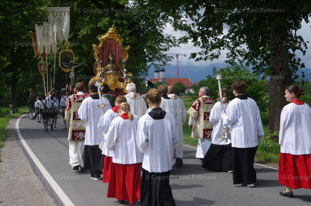 IMGP6860 | fotografiert von Axel PollmannLeonhardi Wallfahrt Benediktbeuern und Murnau, Fronleichnam, Fasching, Landschaft im Loisachtal und Benediktbeuern  - Realisiert mit Pictrs.com