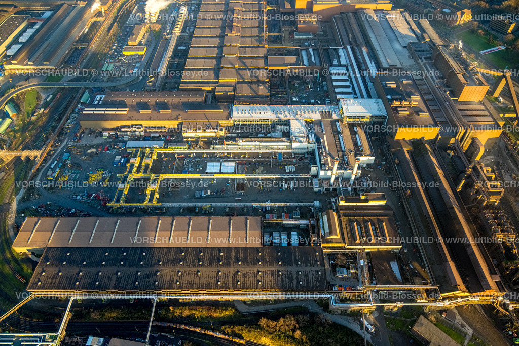 Duisburg241202928 | Luftbild, Thyssen Krupp Steel Europe AG am Fluss Rhein, Werkshafen Schwelgern, qualmende rauchende Schornsteine, Marxloh, Duisburg, Ruhrgebiet, Nordrhein-Westfalen, Deutschland