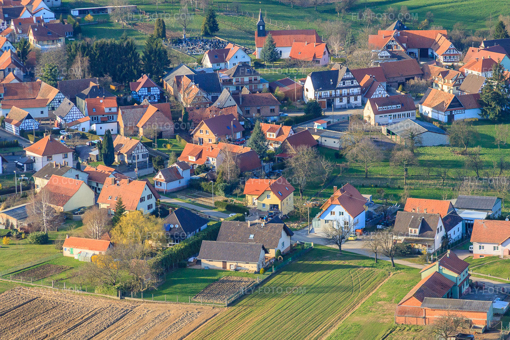 Aerial view: View of the town from the south in Memmelshoffen in the state Bas-Rhin, France.Photo: IMG_38755.jpg taken on 03/20/2011 by Werner Riehm/FLY-FOTO.comResolution of the original: 4661 x 3107 px