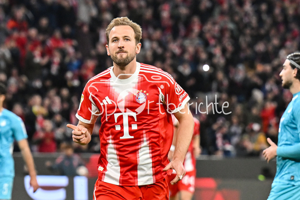 FC Bayern München - TSG 1899 Hoffenheim | MUNICH, GERMANY - 08. FEBRUARY: Jubel der Bayern nach dem Treffer zum 1-0 durch Harry KANE (FC Bayern Munich 9) / Foulelfmeter während dem Bundesligamatch zwischen dem FC Bayern München und der TSG 1899 Hoffenheim am 21. Spieltag in der Allianz Arena / DFL REGULATIONS PROHIBIT ANY USE OF PHOTOGRAPHS AS IMAGE SEQUENCES AND/OR QUASI-VIDEO
