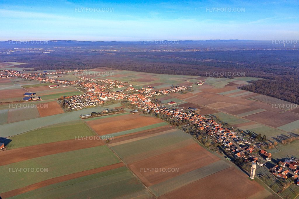Aerial view: View of the town from the southeast in Schleithal in the state Bas-Rhin, France. – Photo: IMG_124070.jpg taken on 01/11/2021 by Werner Riehm/FLY-FOTO.com – Resolution of the original: 5472 x 3648 px