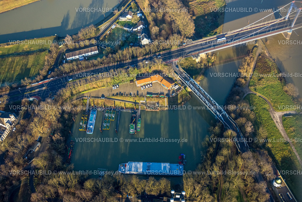 Duisburg241202366 | Luftbild, Schulschiff RHEIN, Hafen und Brücke Königstraße, Friedrich-Ebert-Brücke, Alt-Homberg, Duisburg, Ruhrgebiet, Nordrhein-Westfalen, Deutschland