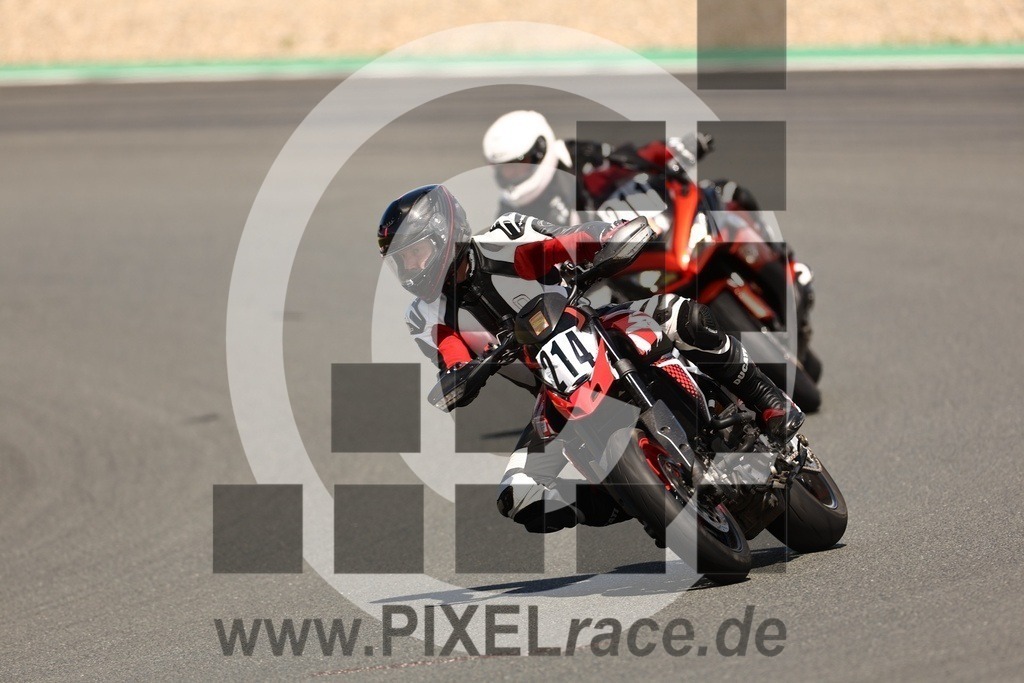 0214-20240617_02177 | Schöne Erinnerungen an spannende Momente - das festzuhalten ist unser Job. PIXELrace.de ist seit 2003 auf den Rennstrecken Europas unterwegs um die Action draußen beim Fahren und die wunderbare Stimmung imm Fahrerlager für euch einzufangen.