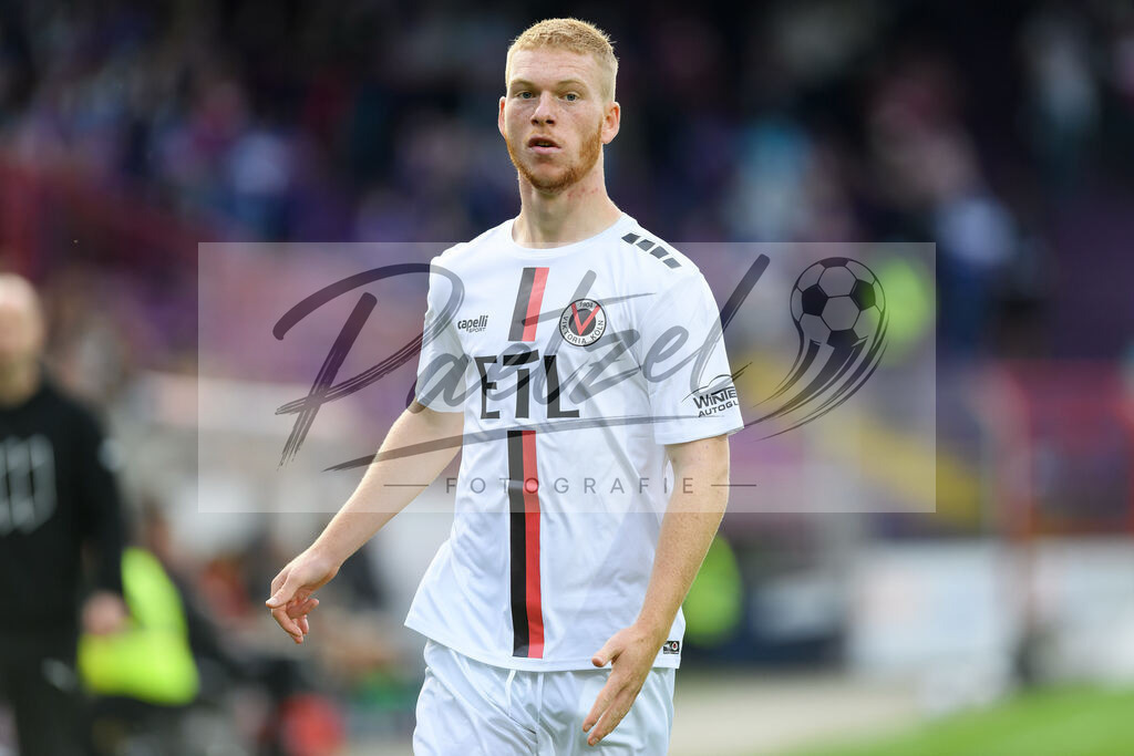 OSNVKO2021090620210906_161 | Fussball, Herren: Kai Klefisch (FC Viktoria Koeln) schaut beim Spiel der 3. Liga zwischen VfL Osnabrueck und FC Viktoria Koeln im Stadion an der Bremer Bruecke am 06.09.2021 in Osnabrueck, Deutschland.DFB / DFL REGULATIONS PROHIBIT ANY USE OF PHOTOGRAPHS AS IMAGE SEQUENCES AND/OR QUASI-VIDEO. - Realisiert mit Pictrs.com
