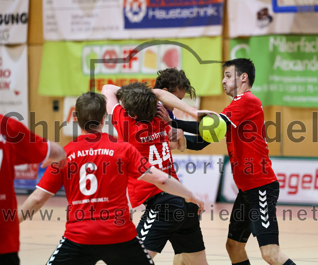 2022-11-12_024_SpVgg_Altenerding_III_gegen_TV_Altoetting_II | Erding, Deutschland, 12.11.2022:
Handball, Bezirksklasse Männer 2022 / 2023, 4. Spieltag, SpVgg Altenerding III gegen TV Altötting II, Endergebnis: 32:25

Christian Ecker (TV Altötting, #6), Johannes Petershofer (TV Altötting, #44), Johannes Resch (TV Altötting, #34)

Foto: Christian Riedel / fotografie-riedel.net