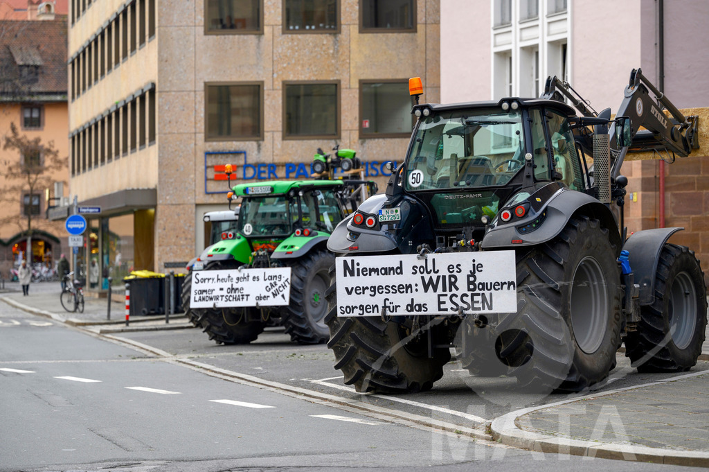 _DWA4286 | Bauerndemo gegen Agrarpolitik der Bundesregierung  auf dem Straße Obstmarkt und Hauptmarkt . Nürnberg, 08.01.2024 - Realisiert mit Pictrs.com