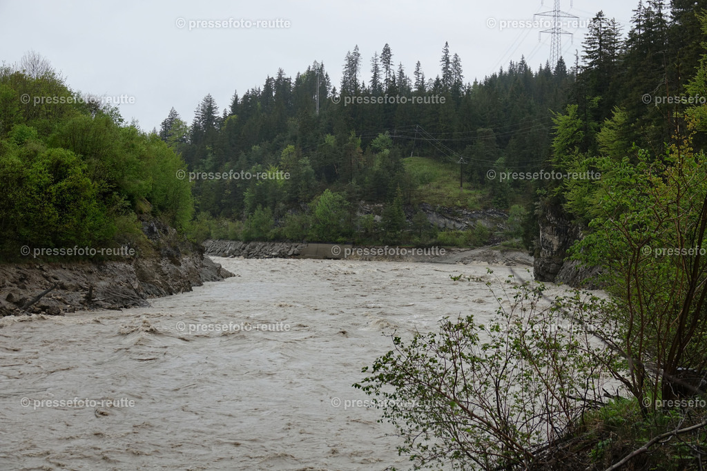 welltvi-Lechbruecke_B179-Pflach-Hochwasser-21052019-DSD01378 | Info aus dem Bezirk Reutte/Ausserfern Tirol sowie eine umfangreiche Bilddatenbank über die gesamte Region: Lechtal, Talkessel Reutte, Tannheimertal, Zwischentoren. Lech, Plansee, Zugspitze, Grenztunnel, B179, Fernpassstraße, Verkehr, Lawinen, Tradition, - Realisiert mit Pictrs.com