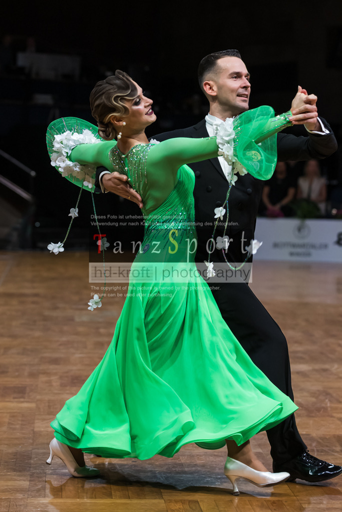 20250821_WDSF-SenI-Std-R3_4487 | Tanzsportbilder, Standardtanz, Lateintanz, WDSF, DTV, LTVB, dancecomp, goc, hessen tanzt, blaues band der spree, walzer, tango, wiener walzer, slowfox, quickstepp, samba, rumba, cha-cha-cha, paso doble. jive, hd-kroft photography, turniertanzsport