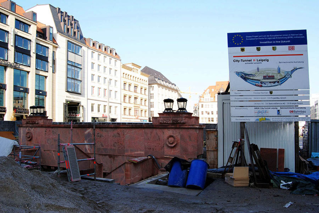 City-Tunnel Leipzig - Sation Markt - Baugeschehen am Untergrundmessehaus 31.10.2012 | Das Team hinter BILDLEXIKON LEIPZIG bündelt historische wie aktuelle Informationen über die Stadt Leipzig in Text und Bild auf einer Plattform und stellt diese der interessierten Öffentlichkeit zur Verfügung.