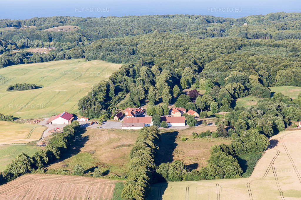 Vue aérienne: Klintholm Mon (DK), Dieux de Klintholm à Borre dans le département Sjaelland, Danemark. Photo: IMG_108532.jpg prise le 04/07/2018 par Werner Riehm/FLY-FOTO.euRésolution de l'original: 5185 x 3457 px