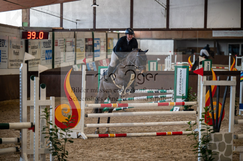 Hallenreittunier Voxtrup 2023 | Entdecke hochwertige Reitturnierfotos von Foto Oger. Professionell, emotional und authentisch – jetzt Lieblingsmomente im Shop bestellen.Deutschlandweite Turnierfotografie. - Realisiert mit Pictrs.com