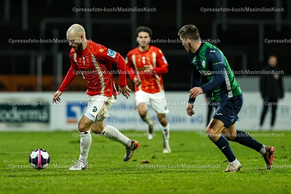 xKWIx13022601057 | 13.02.2026, xKWIx, Fußball, Regionalliga West, SC Fortuna Köln - FC Gütersloh, Südstadion: Adrian Stanilewicz (SC Fortuna Köln #20) im Zweikampf gegen Aleksandar Kandic (FC Gütersloh #27) Photo: xKamilxWilkowskixPressefotoKochx