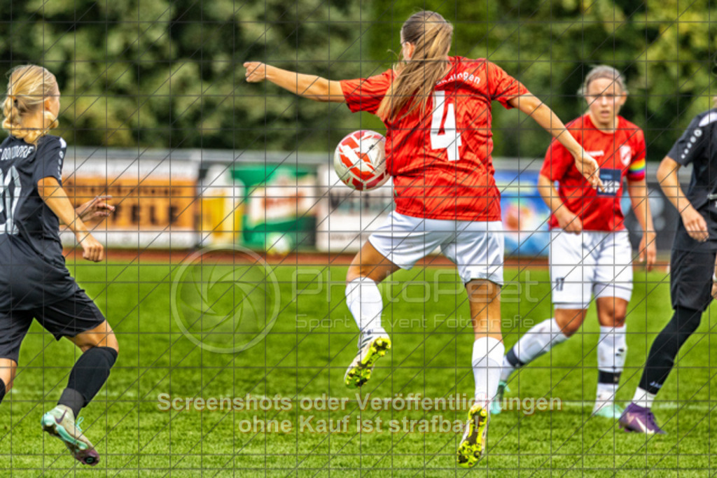20250928_133440_0251-Bearbeitet | #,1.FC Donzdorf (schwarz) vs. TV Derendingen (rot), Fussball, Frauen-Verbandsliga Württemberg, 03. Spieltag, Saison 2025/2026, Rasenplatz Lautertal Stadion, Süßener Straße 16, 73072 Donzdorf, 28.09.2025 - 13:00 Uhr,Foto: PhotoPeet-Sportfotografie/Peter Harich