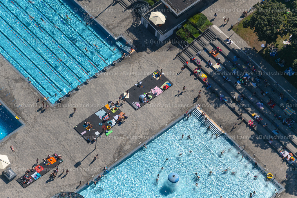 4046014 | ERFURT 14.06.2021 Schwimmbecken des Freibades " Nordbad " Im Nordpark in Erfurt im Bundesland Thüringen, Deutschland. Weiterführende Informationen bei: SWE Stadtwerke Erfurt GmbH. // Swimming pool of the " Nordbad " Im Nordpark in Erfurt in the state Thuringia, Germany. Further information at: SWE Stadtwerke Erfurt GmbH. Foto: Gerhard Launer