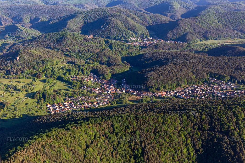 Luftbild:  in Spirkelbach im Bundesland Rheinland-Pfalz in Deutschland. Foto: IMG_131388.jpg vom 14.05.2022 durch Werner Riehm/FLY-FOTO.deSpirkelbach