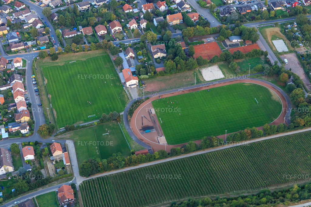 Luftbild: Bolzplatz Guntersblum des SV 1921 Guntersblum e.V. und Tennisplätze des Tennis-Klub Guntersblum e.V in Guntersblum im Bundesland Rheinland-Pfalz in Deutschland. Foto: IMG_094747.jpg vom 21.09.2016 durch Werner Riehm/FLY-FOTO.de