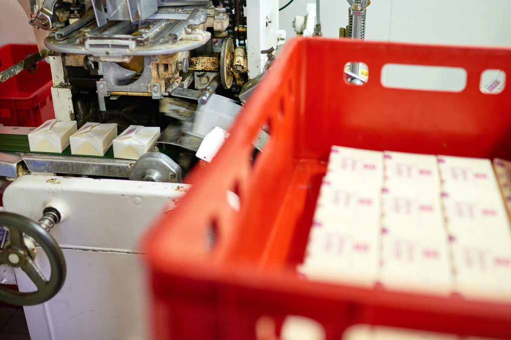 Sennerei Hittisau | Hittisau, Austria - July 29, 2019: Sennerei Hittisau; frische Butter wird verpackt. - Realisiert mit Pictrs.com