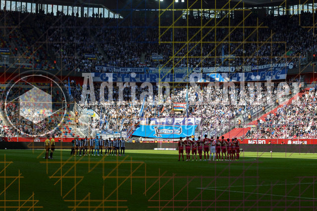 22.03.2026, GER, Fussball, Herren, 2. BL, Saison 2025/2026, Fortuna Düsseldorf - Hertha BSC Berlin | die Mannschafte während der Gedenkminute 