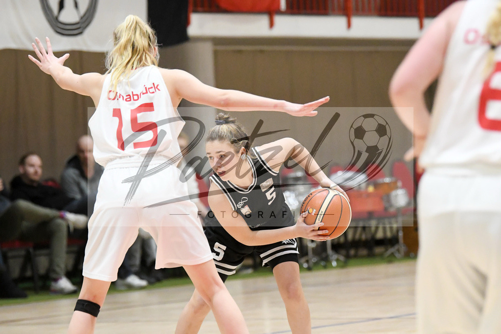 20200126_OSCTGN_0039 | Basketball, Juniorinnen: Luisa Lukas (TG Neuss Junior Tigers) in Aktion, am Ball, Einzelaktion beim Spiel der WNBL zwischen OSC Junior Panthers vs. TG Neuss Junior Tigers am 26.01.2020 im Panthers Dome in Osnabrück, Deutschland.(Foto von Nico Paetzel) - Realisiert mit Pictrs.com