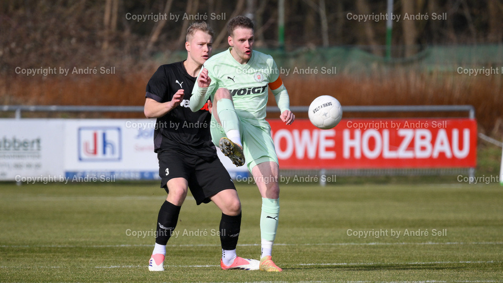 PSV Neumünster vs FC Kilia Kiel | Timo Barendt (PSV #22) vs Ove Witt (Kilia #3) / Fußball-Oberliga Männer 2025/2026 / PSV Neumünster vs FC Kilia Kiel / PSV Stadion Platz A / Neumünster / 07.03.26 - Realisiert mit Pictrs.com