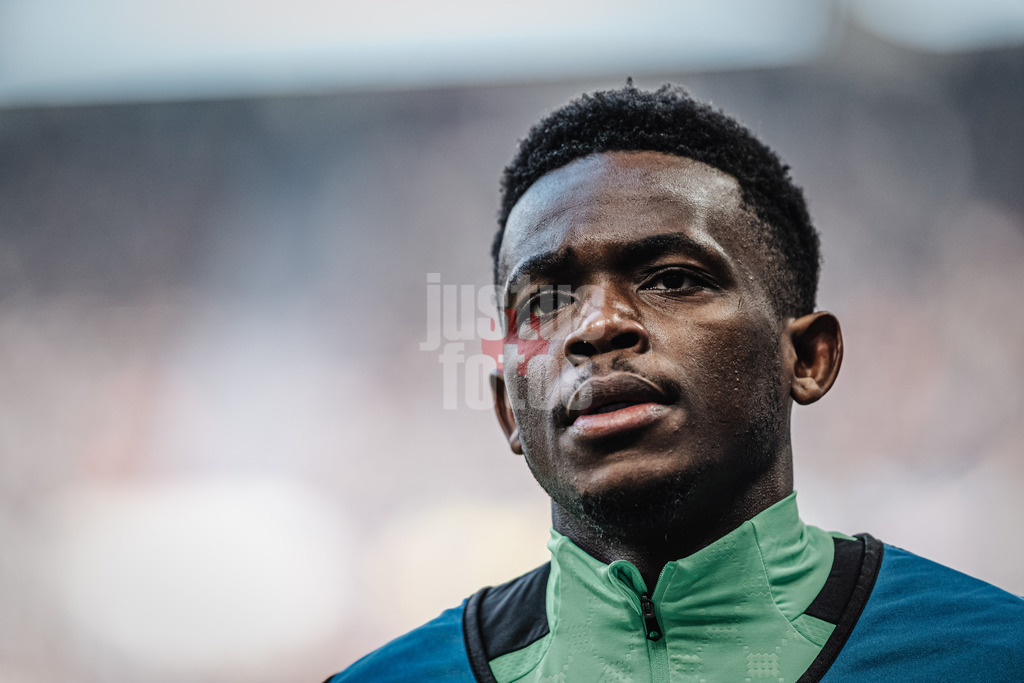 Fußball | Männer | Saison 2024/2025 | 2. Fußball-Bundesliga | 20. Spieltag | Hamburger SV vs. Hannover 96 | 02.02.2025 | Hannover Neuzugang Rabbi Matondo (#40, Hannover 96) beim Aufwärmen