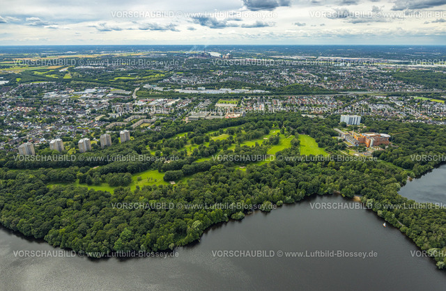 Duisburg240703569-Sued | Luftbild, Duisburg-Süd, Niederrheinischer Golfclub e.V. Duisburg Anlage, Hochhaus Wohnsiedlung am Waldrand, Am Golfplatz, Ortsansicht Wohngebiet Großenbaum, rechts BG Klinikum Duisburg gGmbH Krankenhaus, Fernsicht, Großenbaum, Duisburg, Ruhrgebiet, Nordrhein-Westfalen, Deutschland