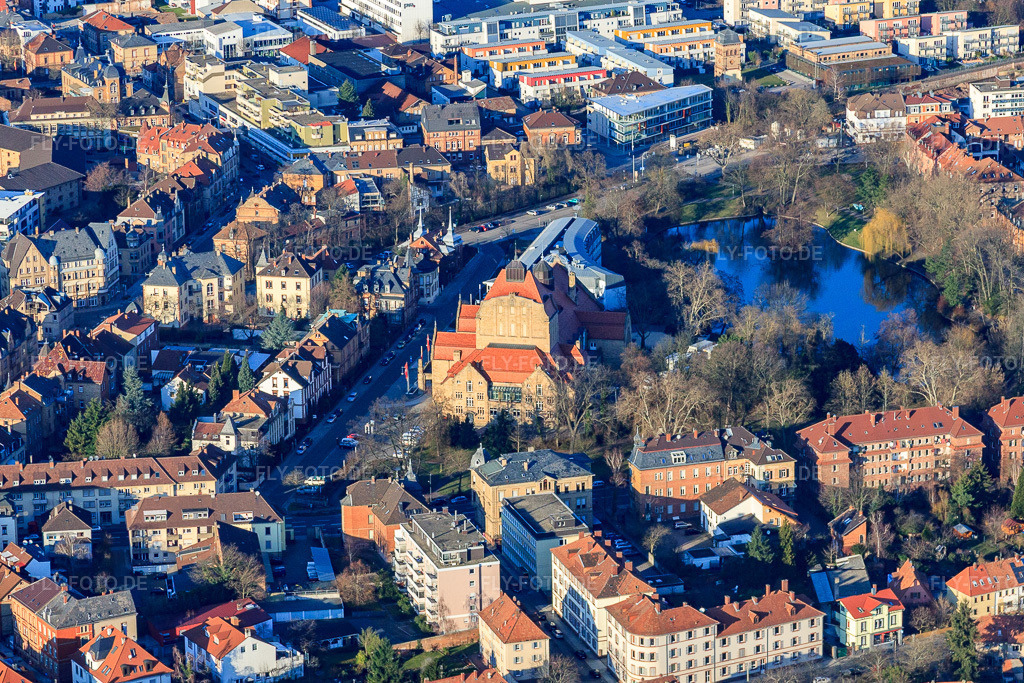 Luftbild: Mahlastraße mit Jugendstil-Festhalle am Schwanenweiher in Landau in der Pfalz im Bundesland Rheinland-Pfalz in Deutschland. Foto: IMG_37181.jpg vom 22.01.2011 durch Werner Riehm/FLY-FOTO.deAuflösung des Originals: 4515 x 3010 pxVeranstaltungskalender Landau