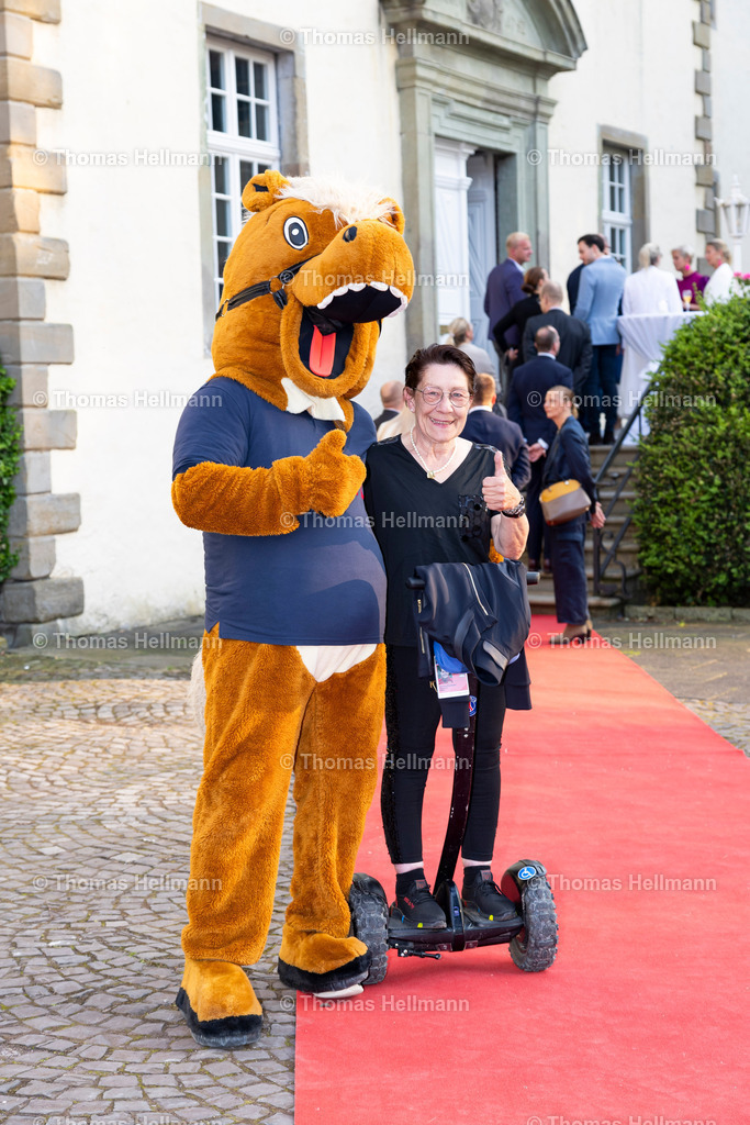 TH_Schlossempfang_19957 | Longines Balve Optimum 2024 am 07.06.24 in Balve, Schloss Wocklum, Thomas Hellmann, Schlossempfang