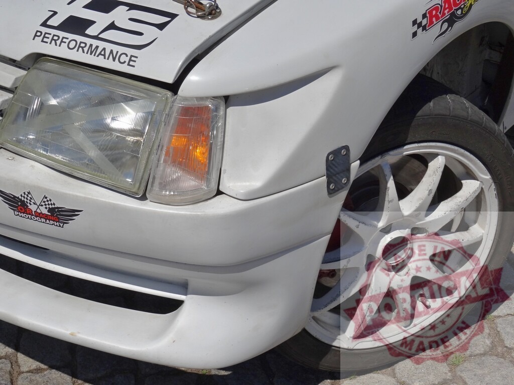 Front part of white Peugeot 205 rally car | White Peugeot 205 race car front fender, wheel, headlight, and bumper - Realisiert mit Pictrs.com