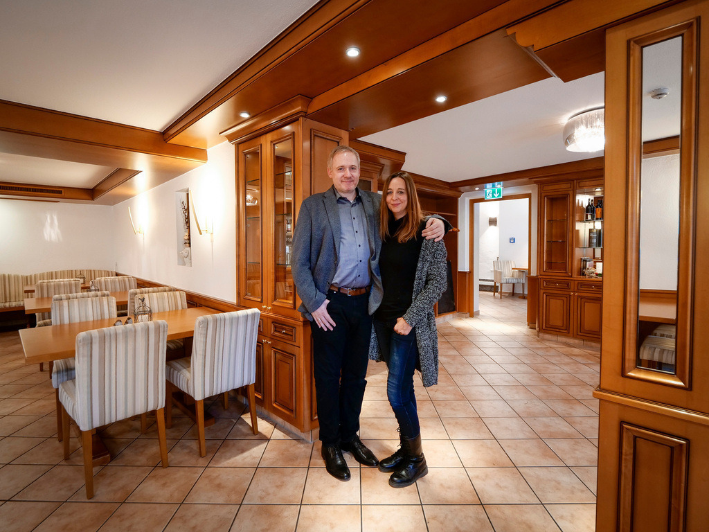 Herrenküferei | Markgröningen - Die Herrenküferei hat neue Betreiber nach jahrelangem Stillstand. Im Bild: Joachim und Nadja Blank - Realisiert mit Pictrs.com