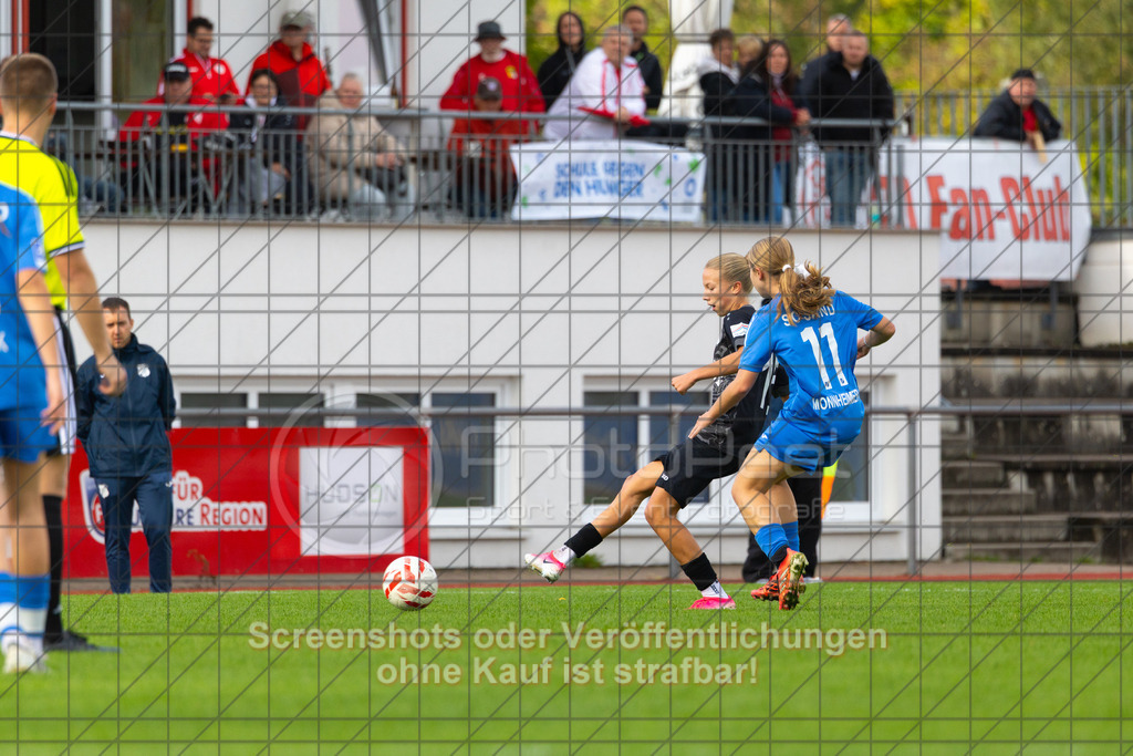 20261010_141832_0659_(c)_by_PhotoPeet | #,1.FC Donzdorf (schwarz) vs. SC Sand (blau), Fußball, EnBW-Oberliga B -Juniorinnen, 05. Spieltag, Saison 2026/2027, Rasenplatz Lautertal Stadion, Süßener Straße 16, 73072 Donzdorf, 10.10.2026 - 14:00 Uhr,Foto: PhotoPeet / Sport- &amp; Eventfotografie / Peter Harich