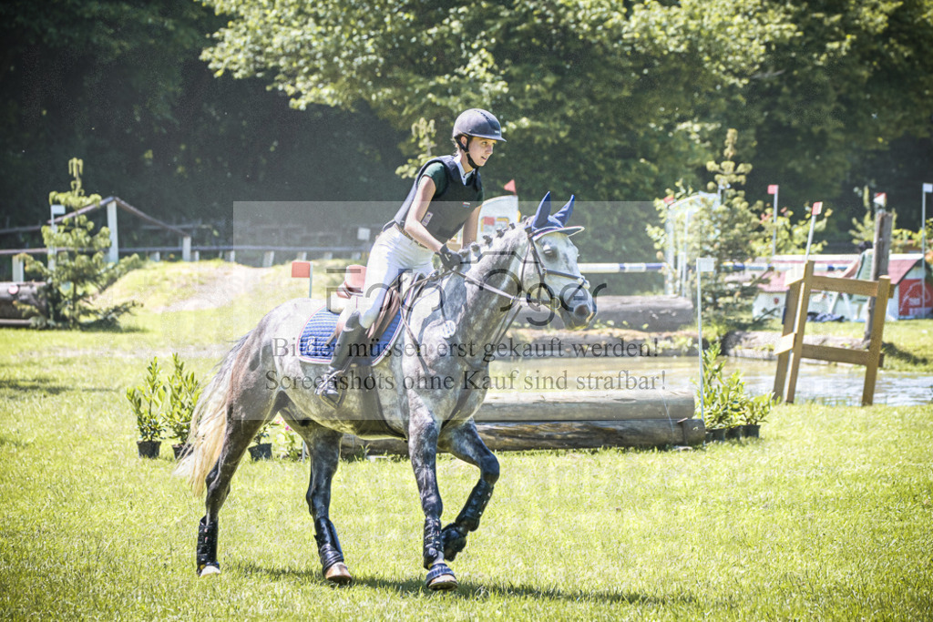 DOS_6016 | Entdecke hochwertige Reitturnierfotos von Foto Oger. Professionell, emotional und authentisch – jetzt Lieblingsmomente im Shop bestellen. - Realisiert mit Pictrs.com