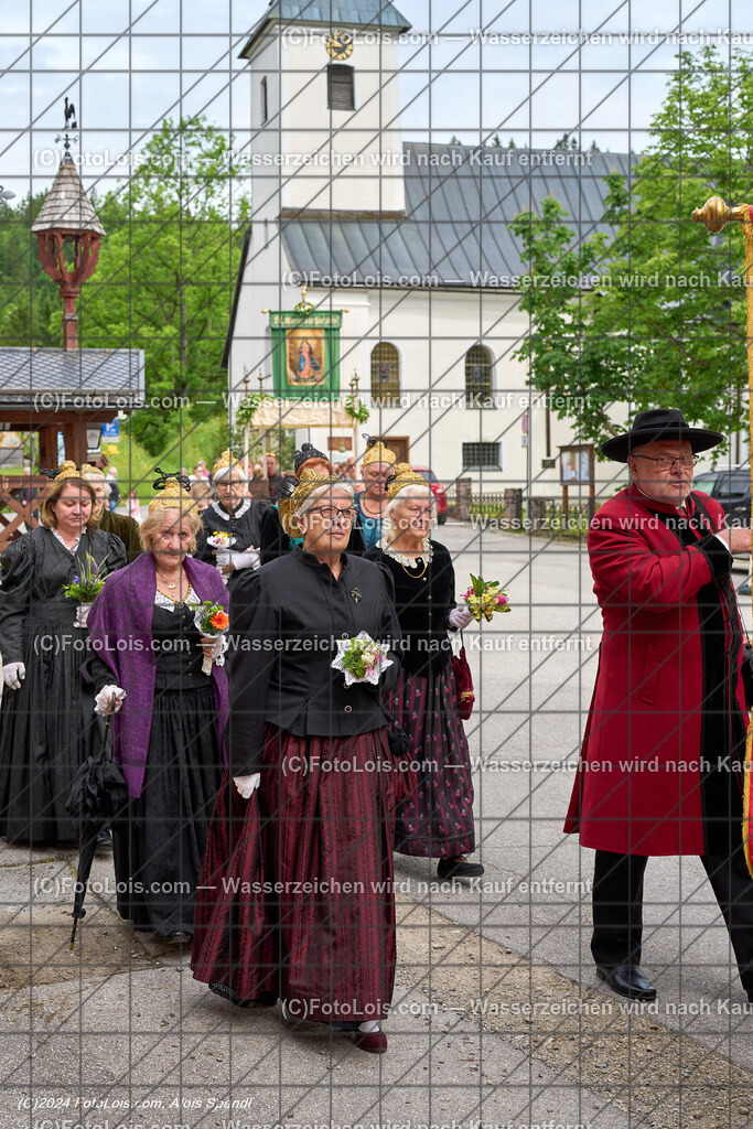 ALP7694_Fronleichnam_Lackenhof_Goldhaubengruppe | (C)FotoLois.com, Alois Spandl. FRONLEICHNAM in Lackenhof mit Pfarrer Norbert Burmettler, Musikkapelle, Feuerwehr, Goldhaubengruppe und vielen LackenhoferInnen, Do 30. Mai 2024.