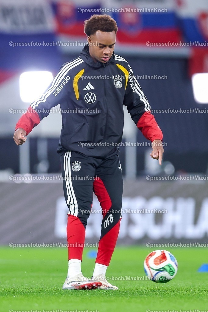 DFB17112501052 | 17.11.2025, Fußball, Länderspiel, WM-Qualifikation Europa, Deutschland - Slowakei, Red Bull Arena (Leipzig), 10. Spieltag, Saison 2025 2026: Forzan Assan Ouedraogo (GER #09)  beim Aufwärmen Training vor dem Spiel Regulations prohibit any use of photographs as image sequences and or quasi-video.