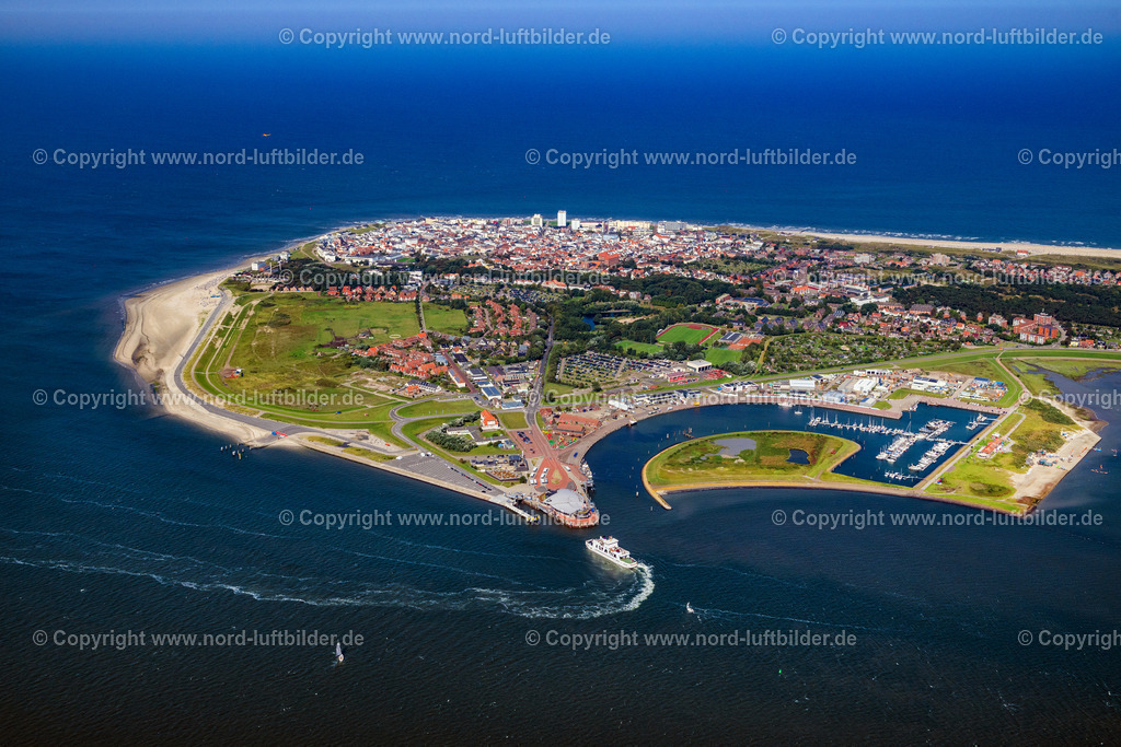 Norderney_ELS_9357050924 | NORDERNEY 05.09.2024 Fähr- Hafenanlagen an der Meeres- Küste der Nordseeinsel Norderney Mit den Fährschiff Frisia III im Bundesland Niedersachsen, Deutschlan. Weiterführende Informationen bei: Adler-Schiffe GmbH & Co. KG. // Faehr- Hafenanlagen an der Meeres- Kueste der Nordseeinsel Norderney Mit den Faehrschiff Frisia III im Bundesland Niedersachsen, Deutschlan. Further information at: Adler-Schiffe GmbH & Co. KG. Foto: Martin Elsen