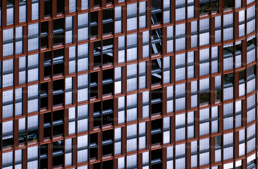 4035809 | DORTMUND 13.02.2021 Winterlich schneebedeckte Parkanlage " Park der Partnerstädte " an der Brinkhoffstraße im Ortsteil Cityring-West in Dortmund im Ruhrgebiet im Bundesland Nordrhein-Westfalen, Deutschland. // Wintry snowy park of " Park of Partnerstaedte " on the Brinkhoffstrasse in the district Cityring-West in Dortmund at Ruhrgebiet in the state North Rhine-Westphalia, Germany. Foto: Gerhard Launer