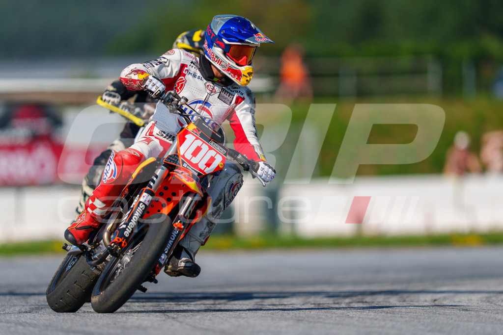 SuperMoto_Staatsmeisterschaft_Greinbach_191 | GRIPcapture steht für authentische Sportfotografie in Österreich – für Momente, die mehr sind als Geschwindigkeit oder Ergebnis. Es geht um Emotion, Spannung, Fokus und den Augenblick, der oft nur einen Wimpernschlag dauert.Ob Motorsport, Teamsport oder 