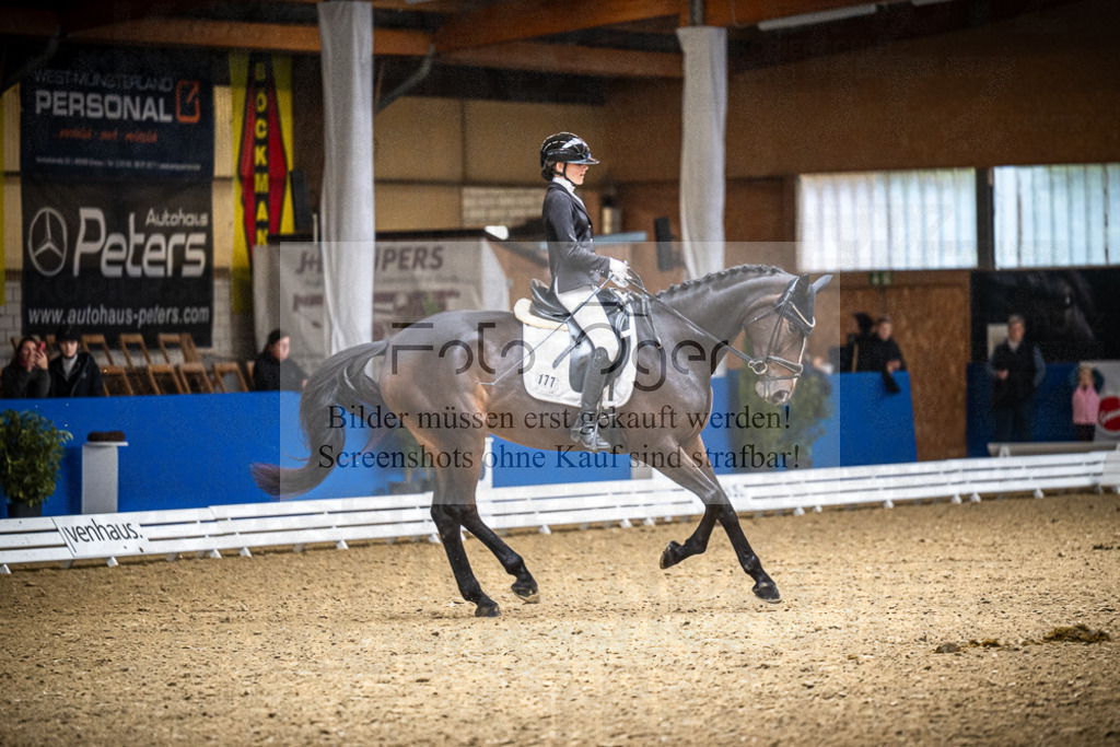 DOS_0386 | Entdecke hochwertige Reitturnierfotos von Foto Oger. Professionell, emotional und authentisch – jetzt Lieblingsmomente im Shop bestellen.Deutschlandweite Turnierfotografie. - Realisiert mit Pictrs.com
