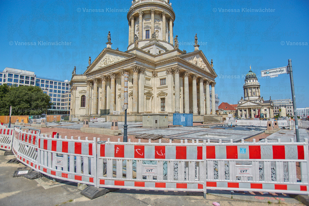 270801_BaustelleGendarmenmarkt_00012 | Vanessa Kleinwächter - Realisiert mit Pictrs.com